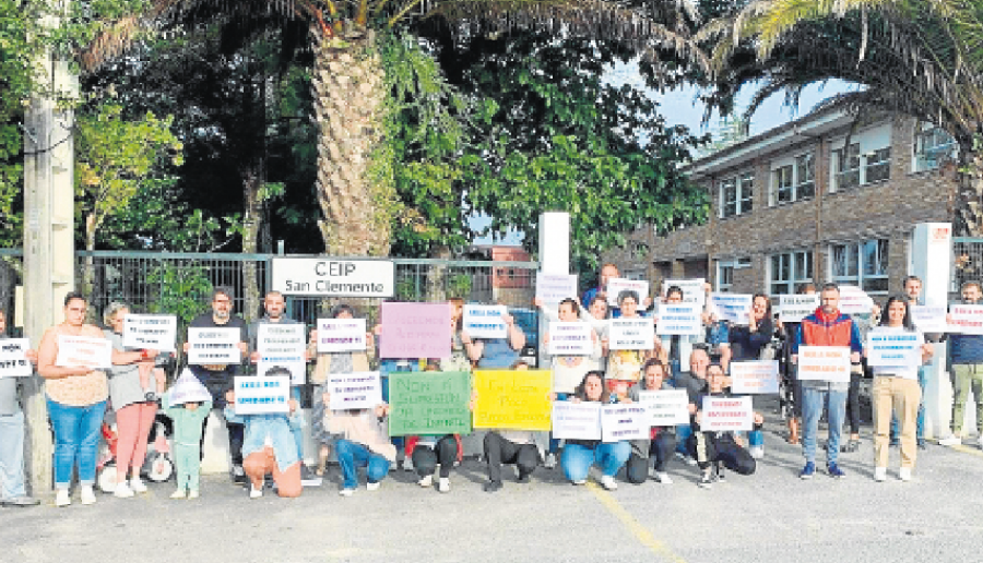 Familias del CEIP San Clemente recogen firmas contra la temida supresión de la unidad de Infantil