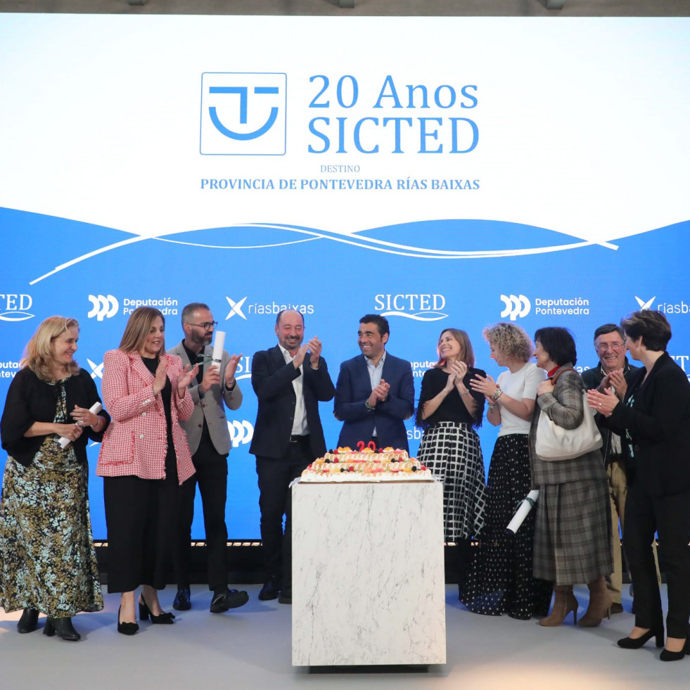 Lo bonito está en el interior y en la costa: López defiende en Moraña las Rías Baixas en toda su extensión y apuesta por la internacionalización del turismo