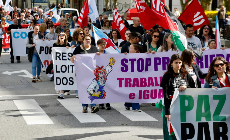 Las demandas de Correos, la conserva y las residencias centran el Primero de Mayo en Vilagarcía