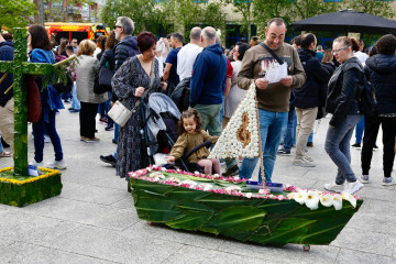 Público en los 'Maios' de Vilagarcía