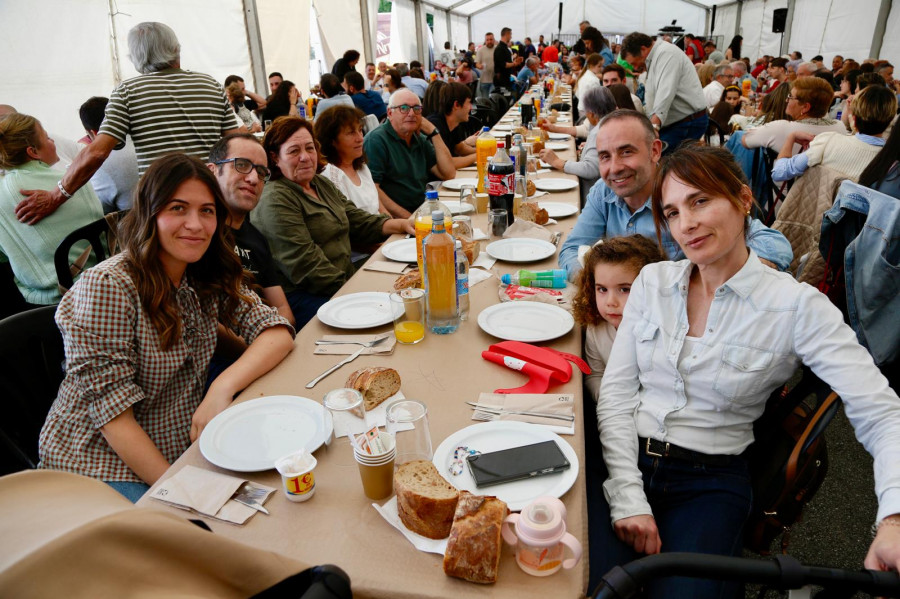 András rinde homenaje a la Muller Labrega con una concurrida comida