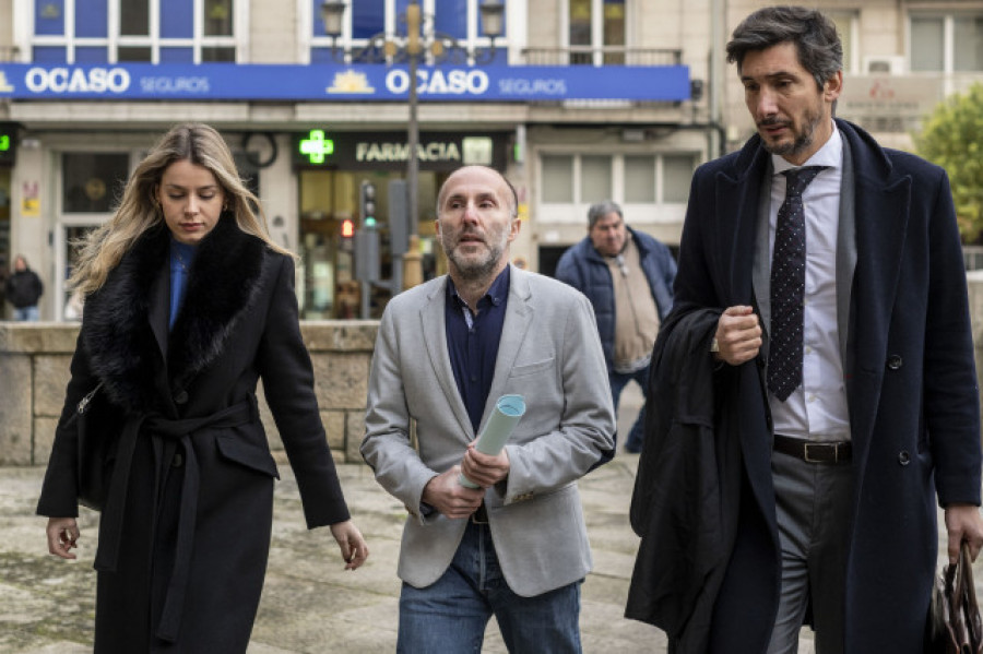 El alcalde de Ourense critica a los bomberos: "Sólo protestan por su sueldo"