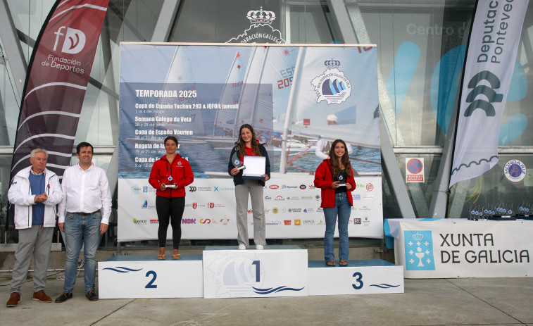Las tablas volaron sobre la Ría en la Copa de España de Techno 293 y de los iQFOiL