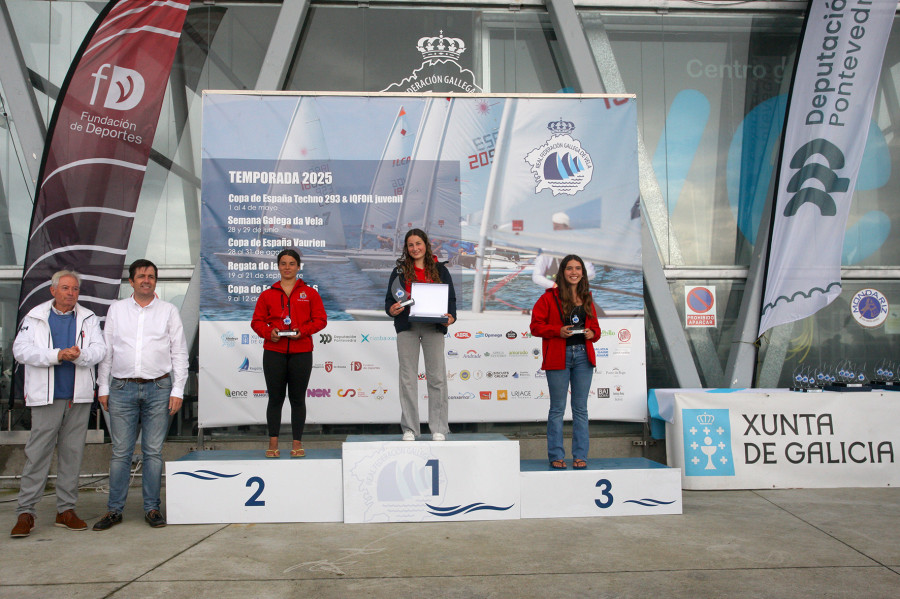Las tablas volaron sobre la Ría en la Copa de España de Techno 293 y de los iQFOiL