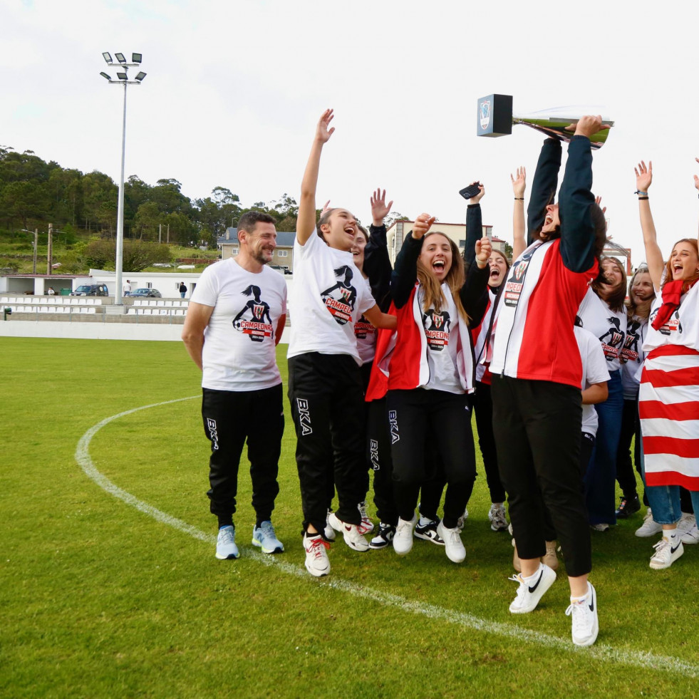 El Céltiga recibió el trofeo de campeonas de liga