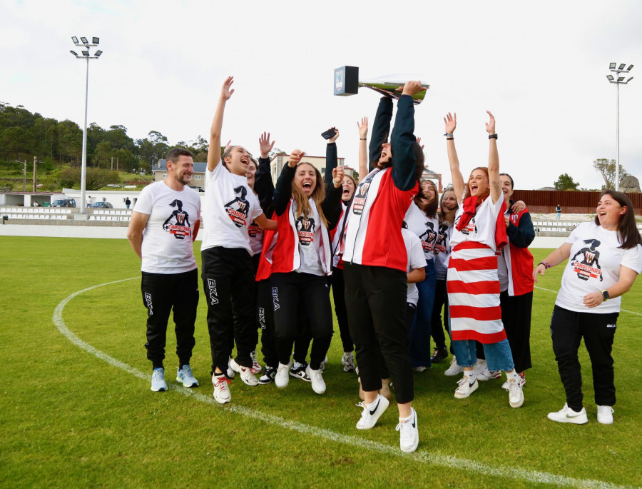El Céltiga recibió el trofeo de campeonas de liga