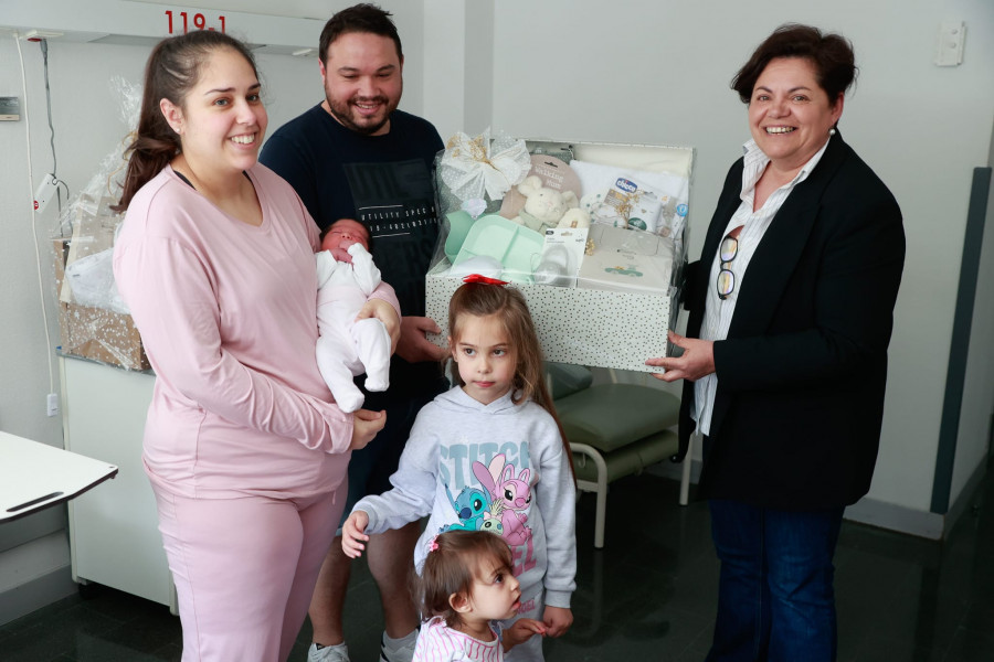 Julia, la niña que llegó con una cesta debajo del brazo en Vilagarcía