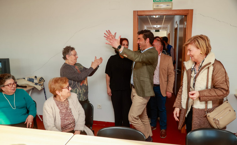 Trabanca Sardiñeira renueva el mobiliario del local social con una ayuda de la Diputación