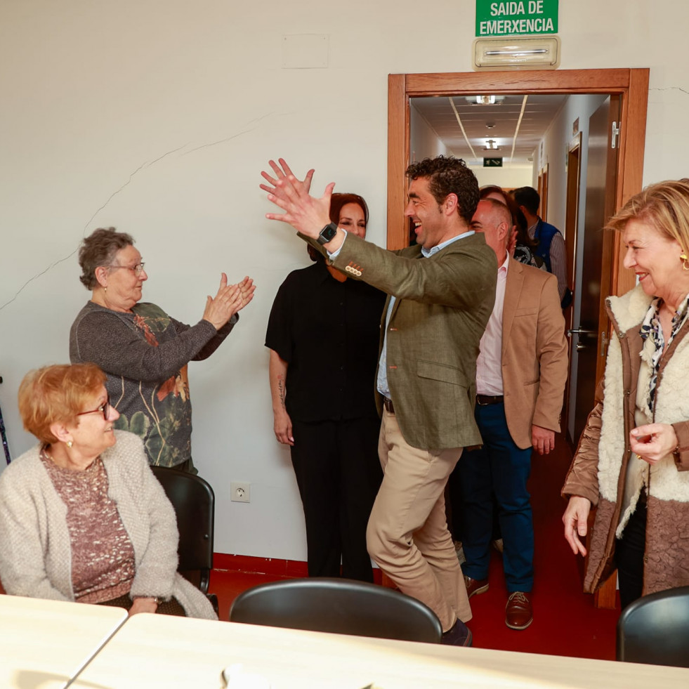Trabanca Sardiñeira renueva el mobiliario del local social con una ayuda de la Diputación