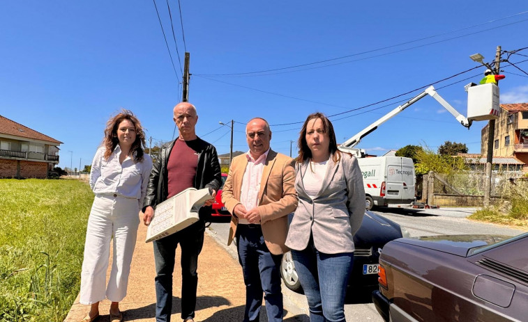Vilanova sustituye las luminarias de la carretera vieja por leds y valora nuevos tramos de acera