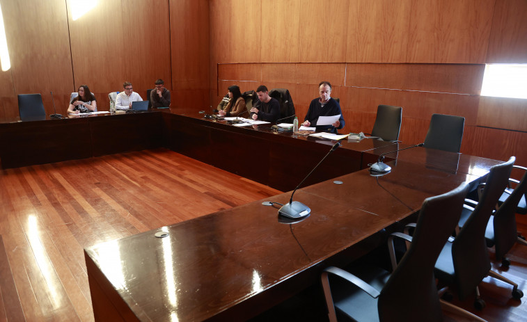 El Pleno de A Illa aborda un recurso popular contra la sesión de los presupuestos