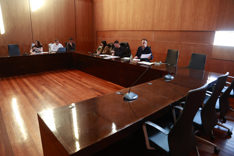 El Pleno de A Illa aborda un recurso popular contra la sesión de los presupuestos