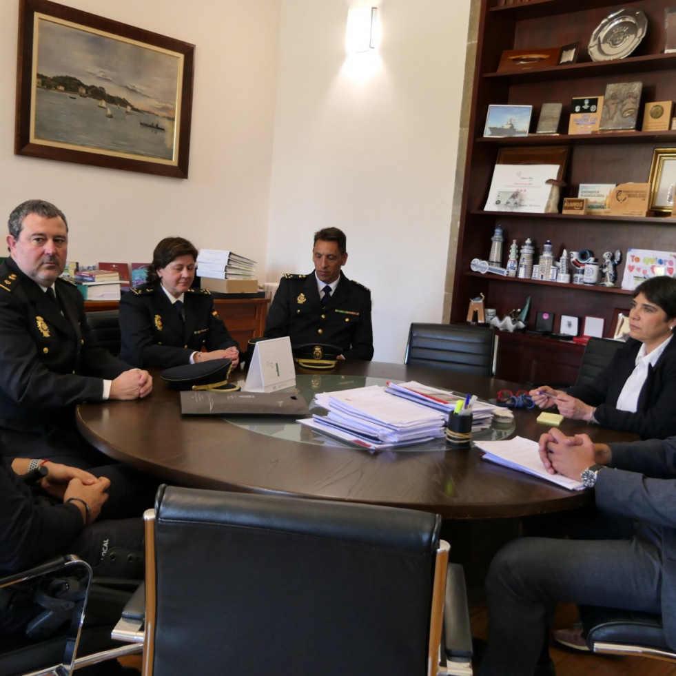 El nuevo jefe de la Policía Nacional se reúne con el gobierno local