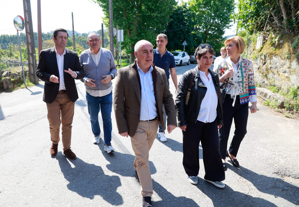 Fontecarmoa ganará en seguridad vial con el ensanche y renovado de una calle