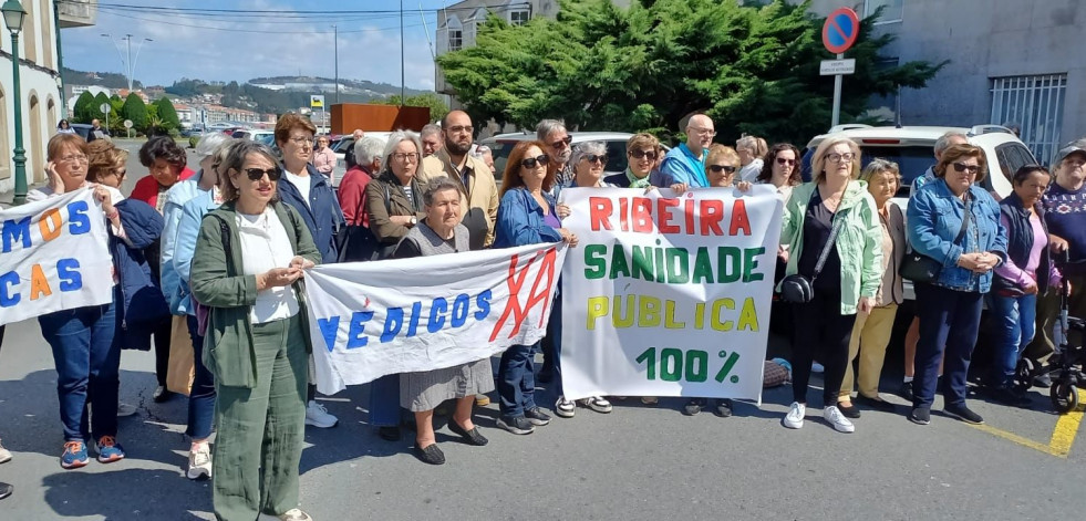 Ribeira se concentra de nuevo y pide solución ante la falta de médicos de atención primaria