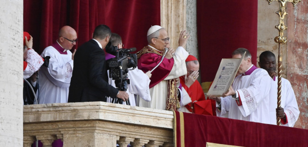 El nuevo papa hace  un llamamiento a la paz  y a una Iglesia abierta