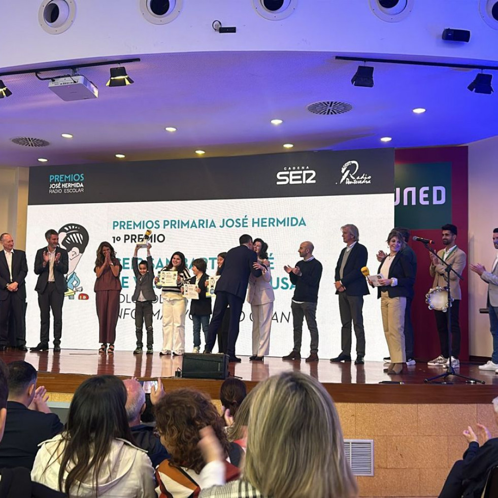 Premios para podcasts del IES Cabanillas y del colegio de Tremoedo