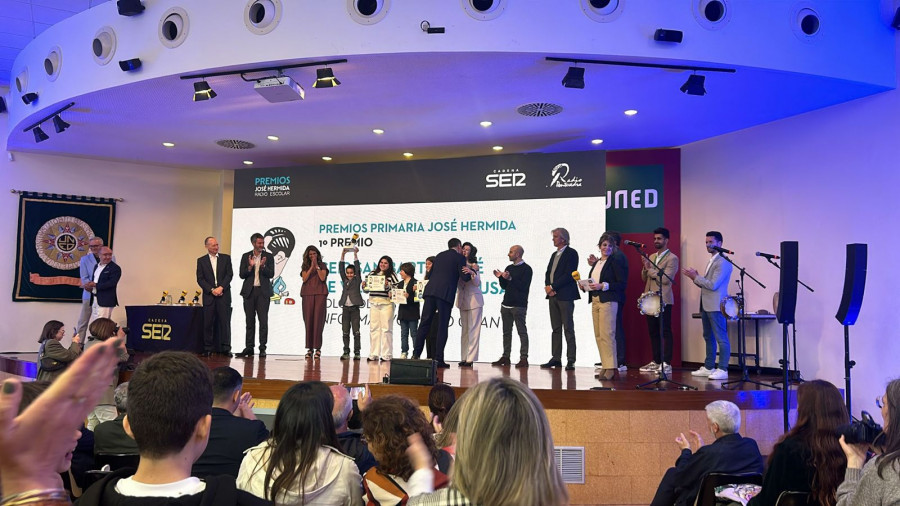 Premios para podcasts del IES Cabanillas y del colegio de Tremoedo