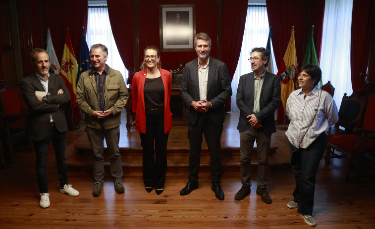 Vilagarcía cierra un “día histórico” al eliminar el callejero franquista, con la abstención del PP