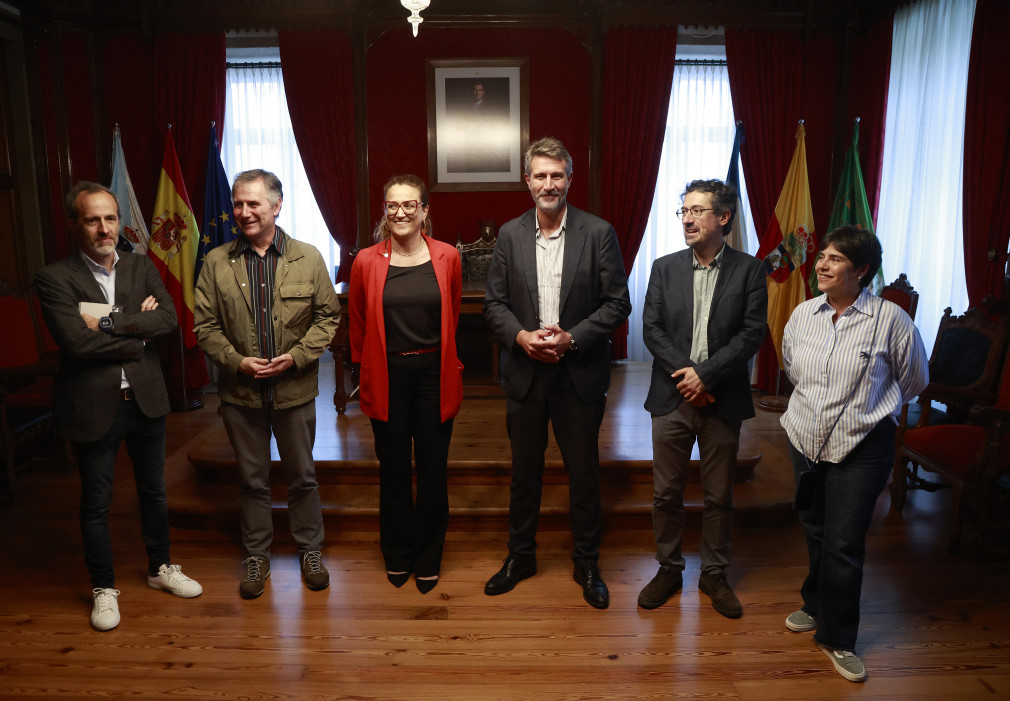 Vilagarcía cierra un “día histórico” al eliminar el callejero franquista, con la abstención del PP