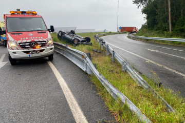 BOMBEIROS PROVINCIAIS   Accidente de tráfico con persoa ferida leve no Concello de Boiro