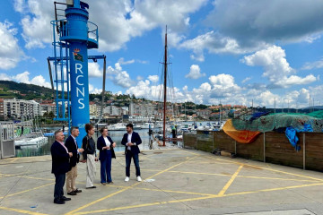 Os deputados do PPdeG no Porto de Sanxenxo