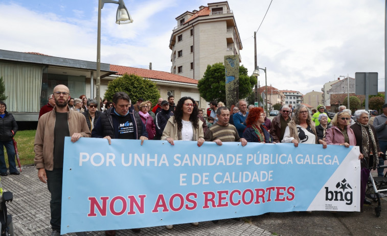 El BNG protesta en la calle y lanza acciones políticas ante la falta de médico en Dena