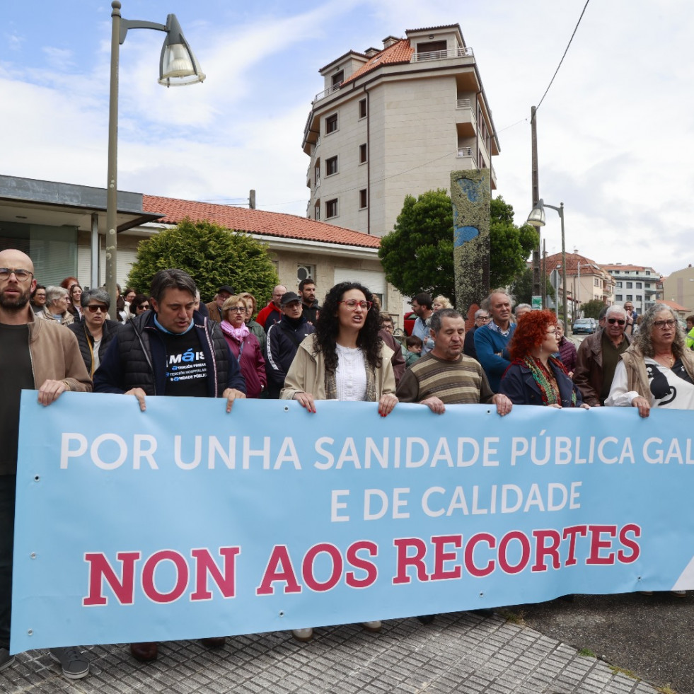 El BNG protesta en la calle y lanza acciones políticas ante la falta de médico en Dena