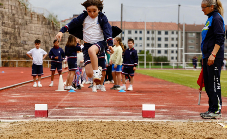 El Mazí organiza unas jornadas de atletismo en pista para colegios