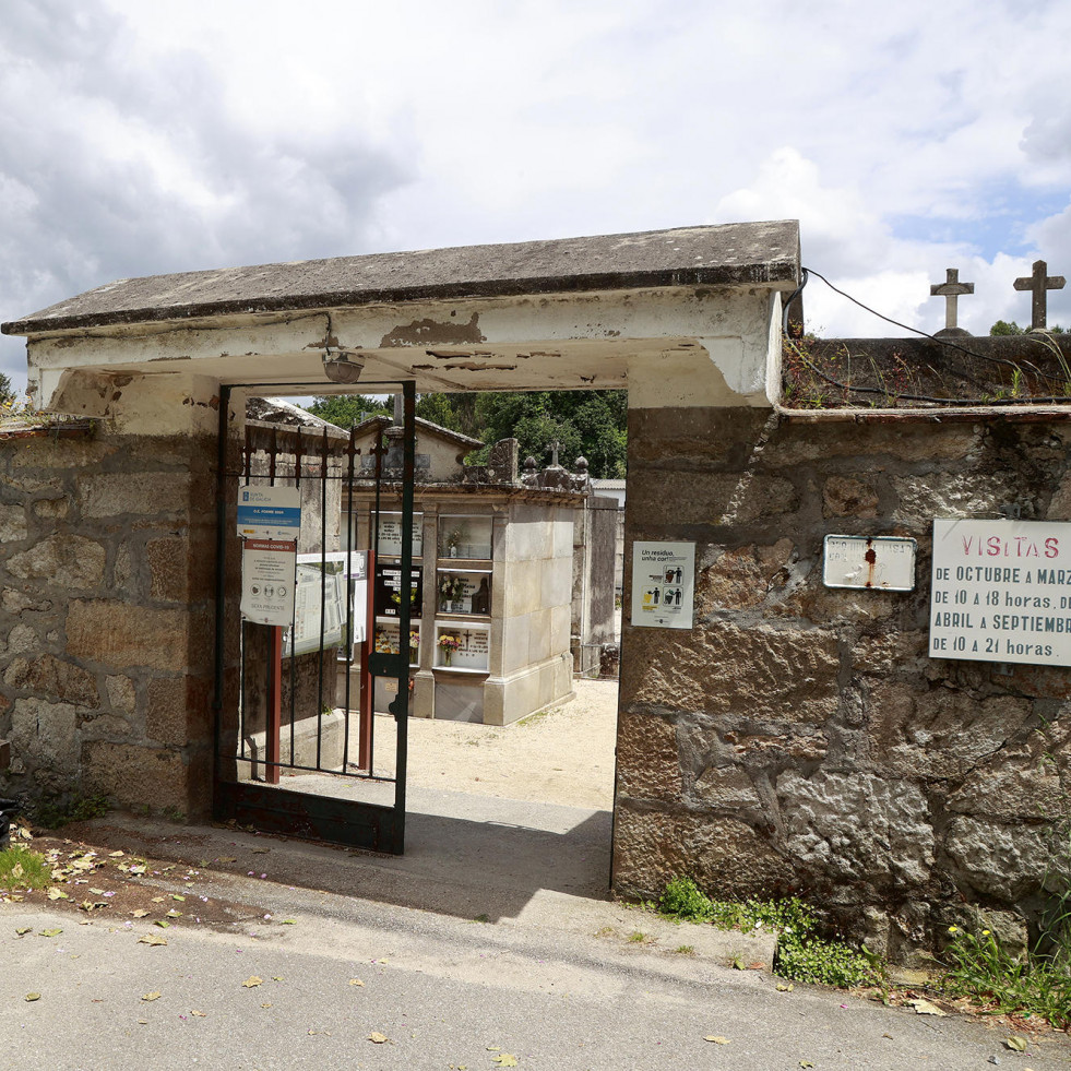 Robo de flores en el Cementerio de Carril