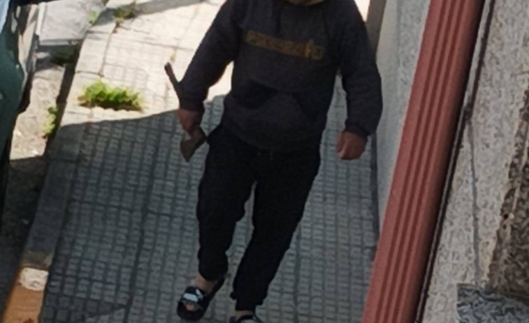 Detienen a un vecino de Vilanova por amenazas por la calle con un hacha