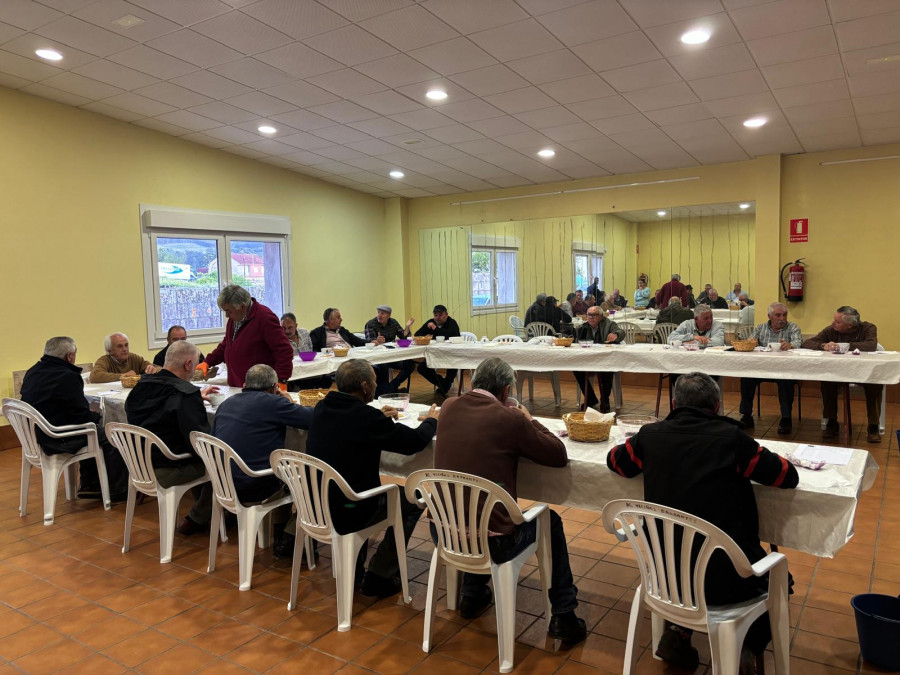 Ribadumia inicia las precatas del Tinto y busca trabajadores para atender la carpa de la fiesta