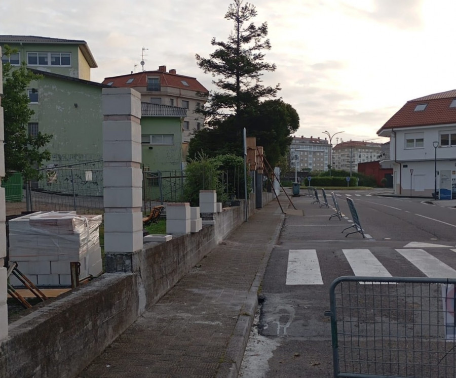 El Concello ya está trabajando en la reparación del cierre perimetral en el CEIP Praia Xardín