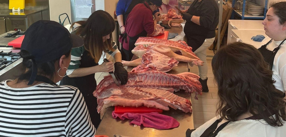 O Salnés impulsa la inserción laboral de diez personas con un curso de carnicería