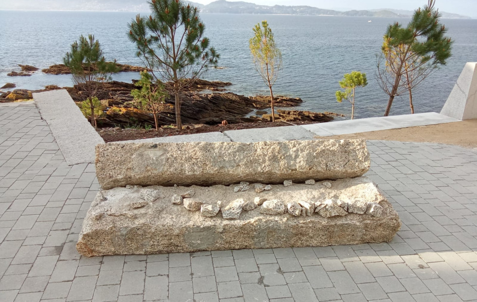 Los vecinos de Portonovo denuncian actos vandálicos en el mirador de A Peixeira