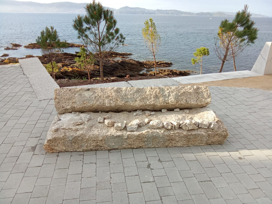Los vecinos de Portonovo denuncian actos vandálicos en el mirador de A Peixeira