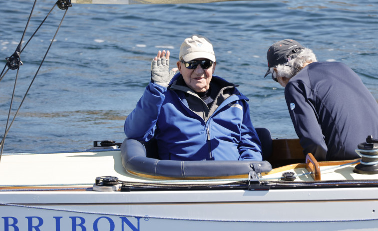 Juan Carlos I sale a navegar en Sanxenxo tras no acudir al acto de conciliación con Revilla