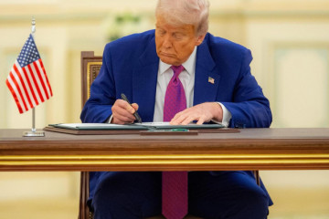 DonaldTrumpfirmaundocumento