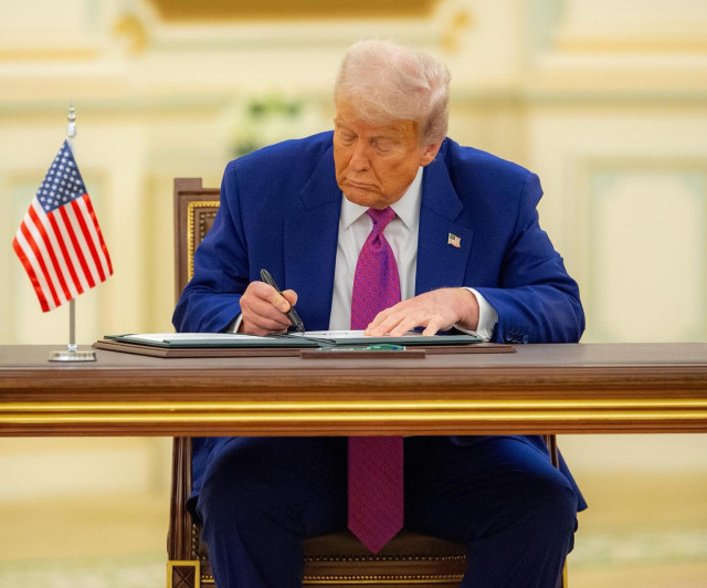 DonaldTrumpfirmaundocumento
