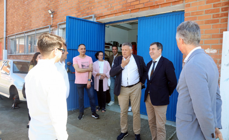 O conselleiro de Educación visita o IES Vilalonga para coñecer os proxectos desenvoltos no centro