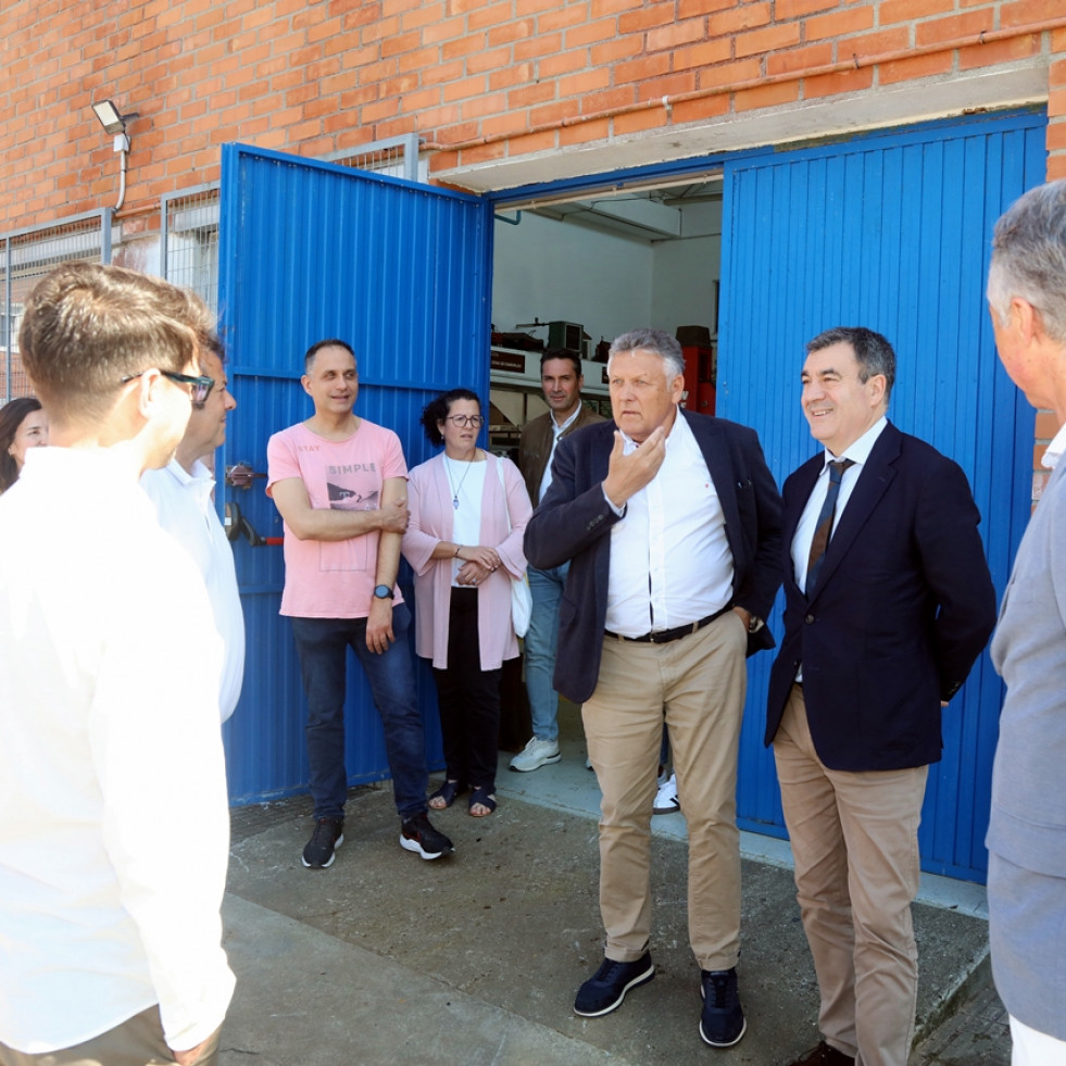 O conselleiro de Educación visita o IES Vilalonga para coñecer os proxectos desenvoltos no centro
