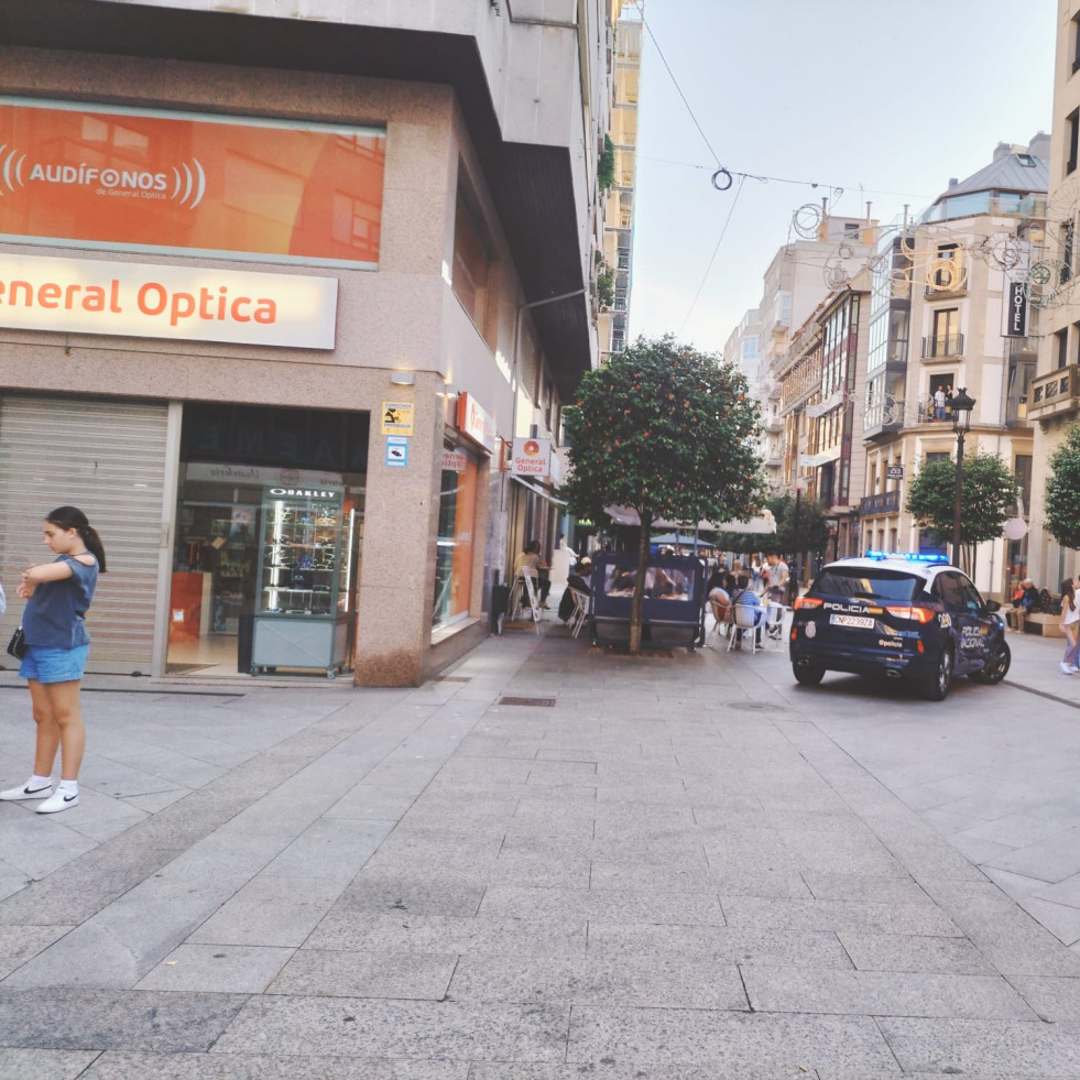 A Policía Nacional desprega un amplo operativo por un incidente na azotea dun hotel