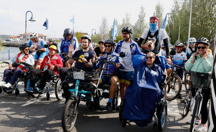 Éxito de convocatoria en la Festa da Bicicleta de Cambados más inclusiva con medio millar de participantes