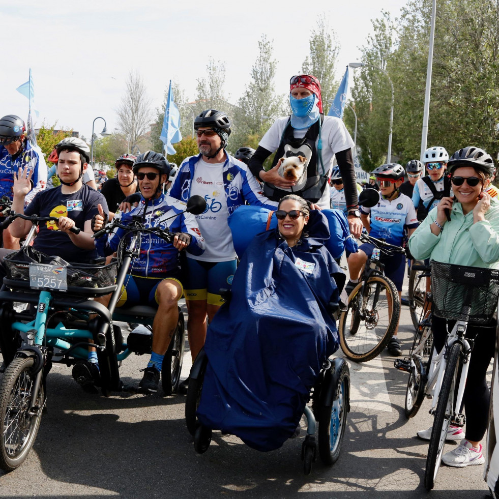Éxito de convocatoria en la Festa da Bicicleta de Cambados más inclusiva con medio millar de participantes