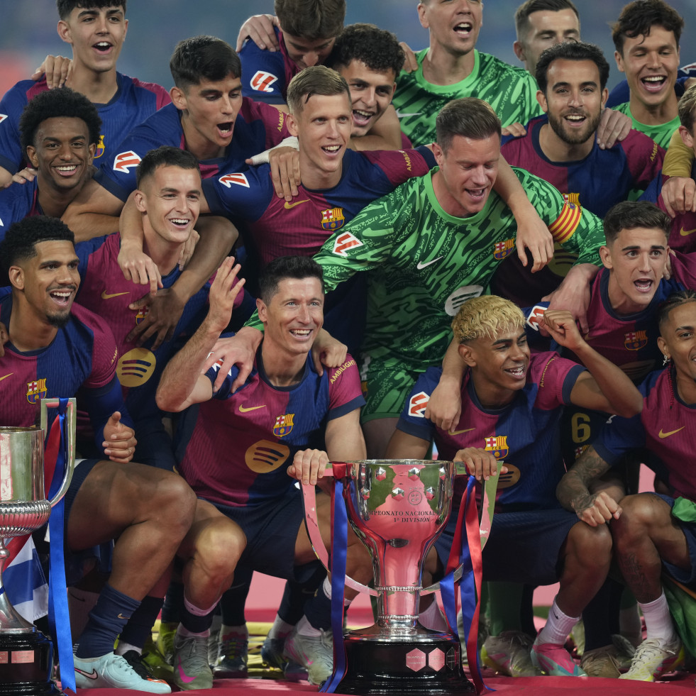 El Villarreal celebra su vuelta a la Champions en la fiesta del Barcelona (2-3)