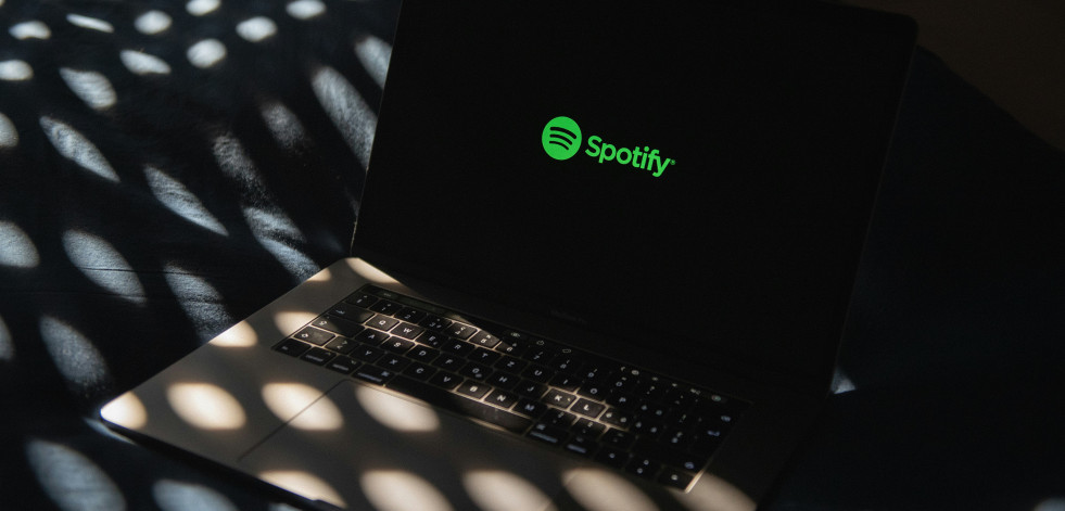 Spotify lucha contra los podcasts falsos que venden drogas y estafan a usuarios