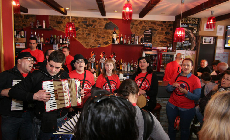 Una decena de grupos y otra de locales para un día de cantos de taberna en A Illa