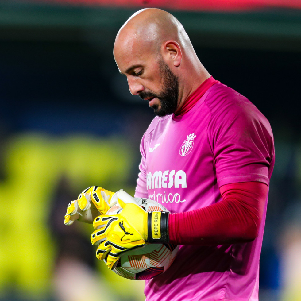 Pepe Reina anuncia su retirada como portero profesional