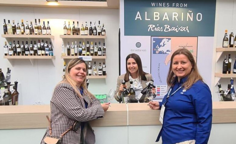 El vino albariño se exhibe en una prestigiosa feria internacional en Londres con casi ochenta marcas