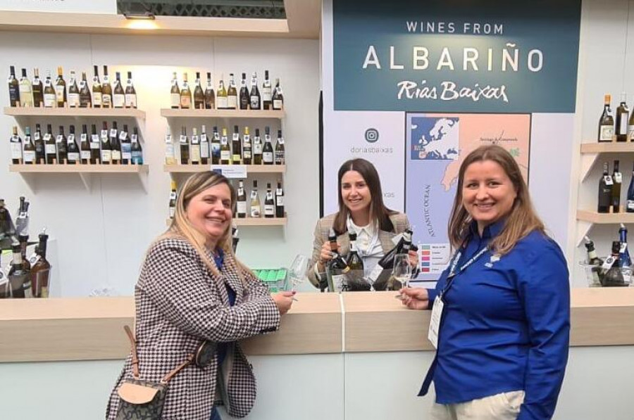 El vino albariño se exhibe en una prestigiosa feria internacional en Londres con casi ochenta marcas